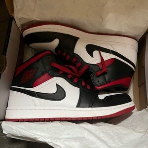 Nike Men's Black, White, and Red Sneakers